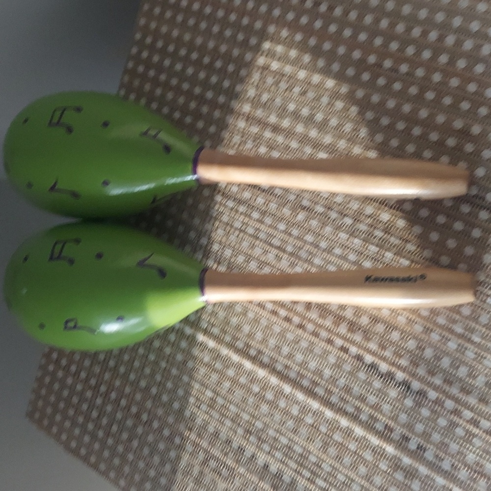 Kawasaki Green Musical Notes Handcrafted Wooden Maracas Instrument - Picture 8 of 11